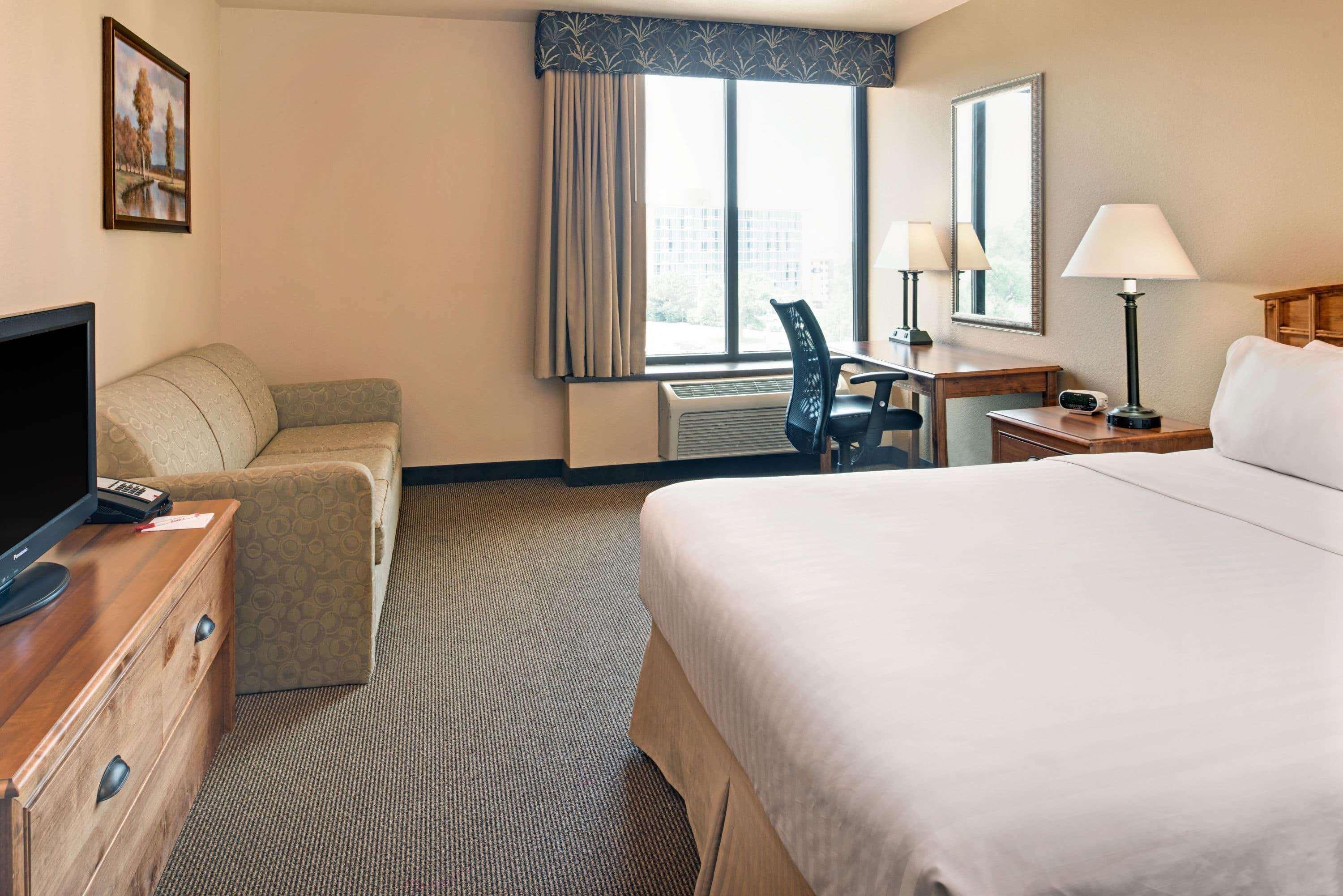 Hotel Ramada Plaza By Wyndham Omaha Exterior foto