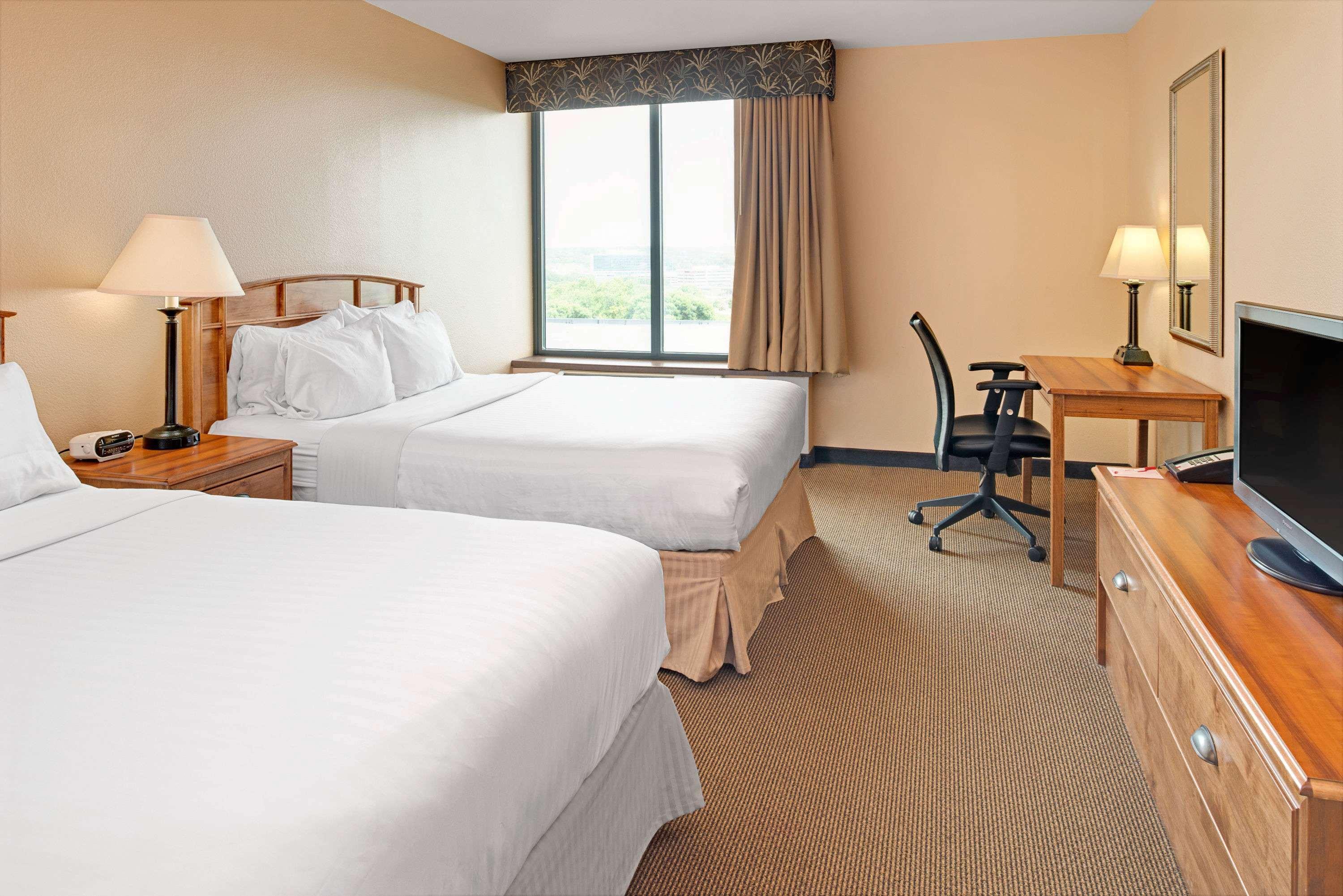 Hotel Ramada Plaza By Wyndham Omaha Exterior foto
