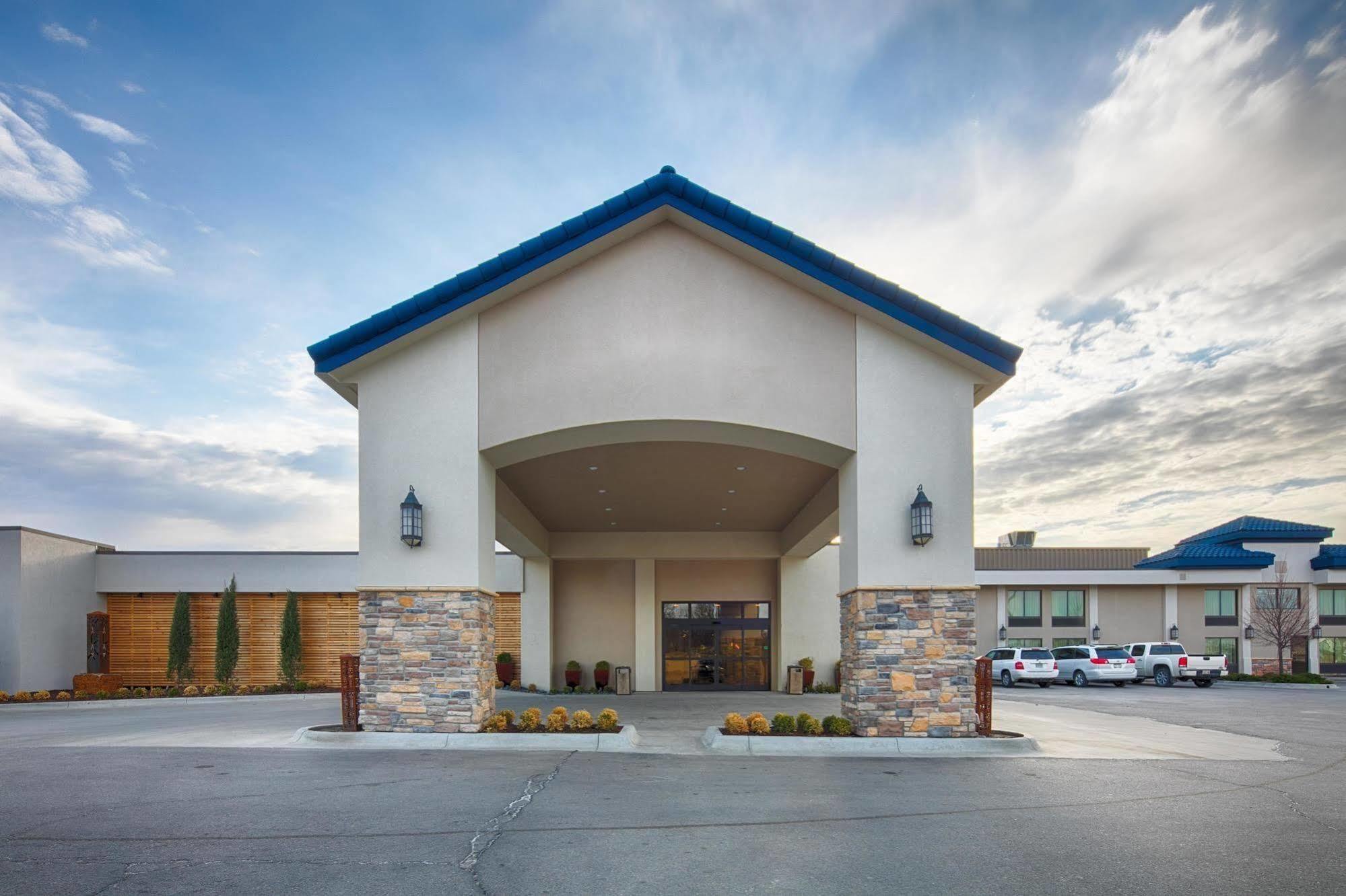 Hotel Ramada Plaza By Wyndham Omaha Exterior foto