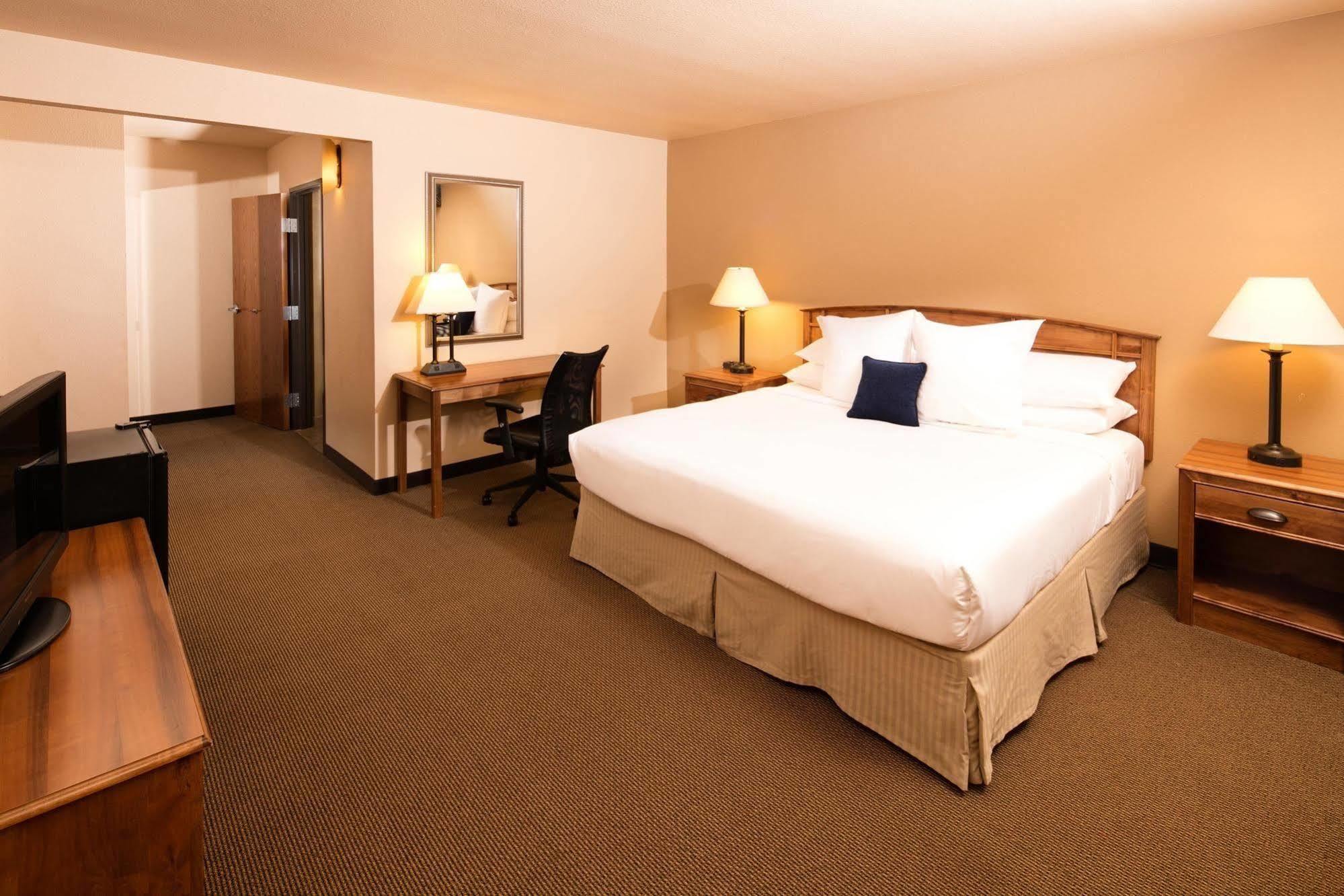 Hotel Ramada Plaza By Wyndham Omaha Exterior foto