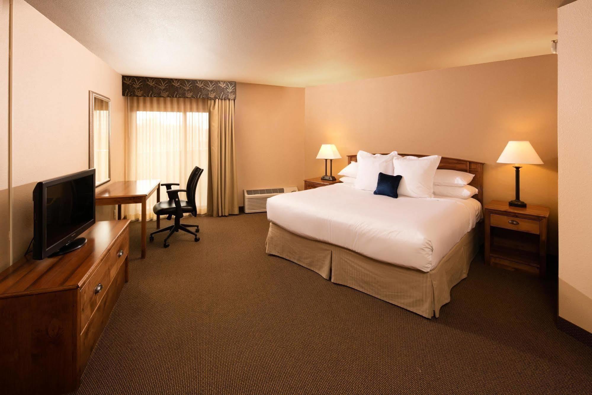 Hotel Ramada Plaza By Wyndham Omaha Exterior foto