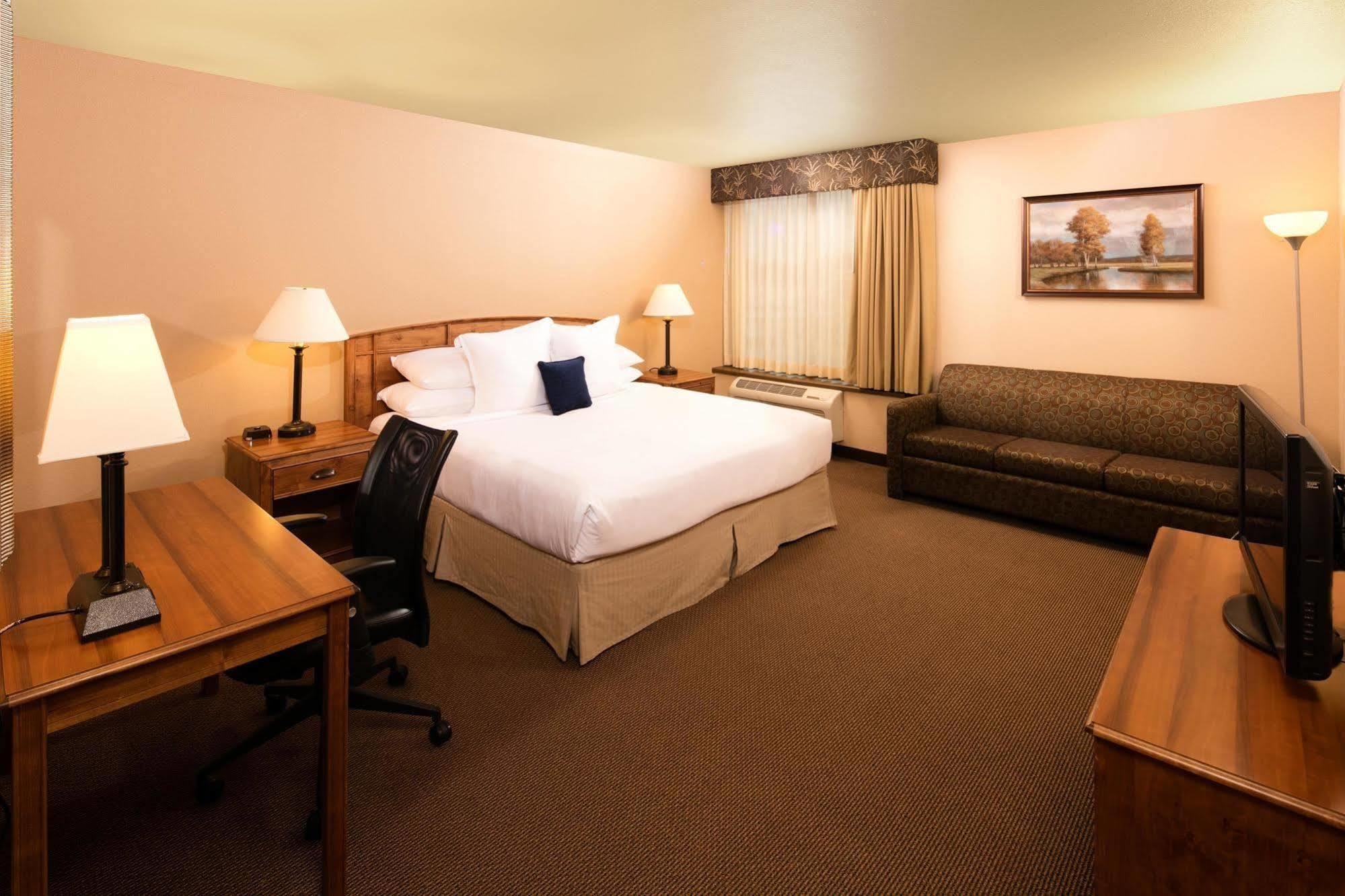 Hotel Ramada Plaza By Wyndham Omaha Exterior foto