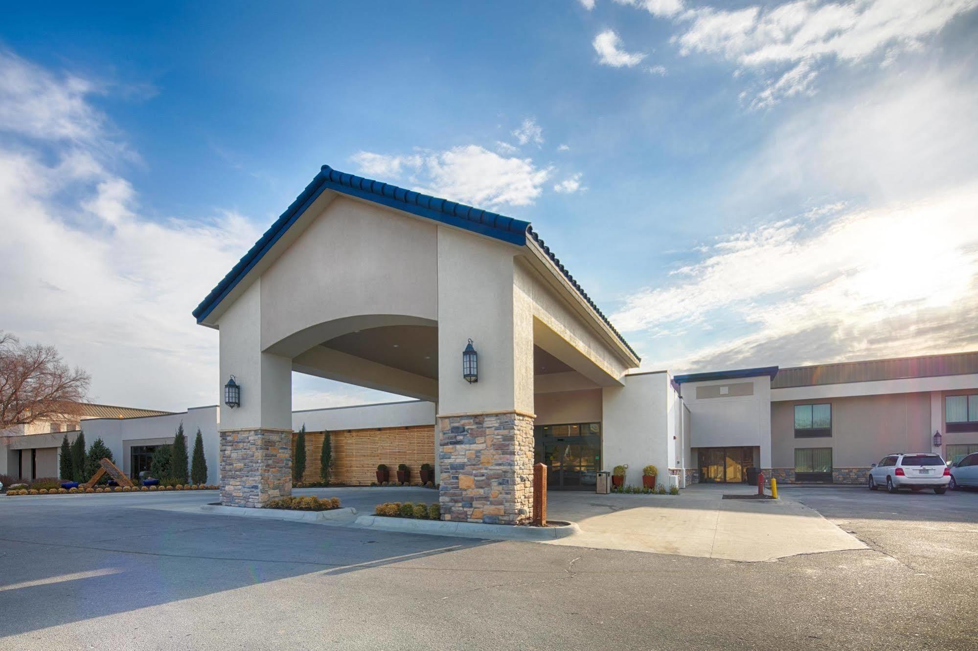 Hotel Ramada Plaza By Wyndham Omaha Exterior foto