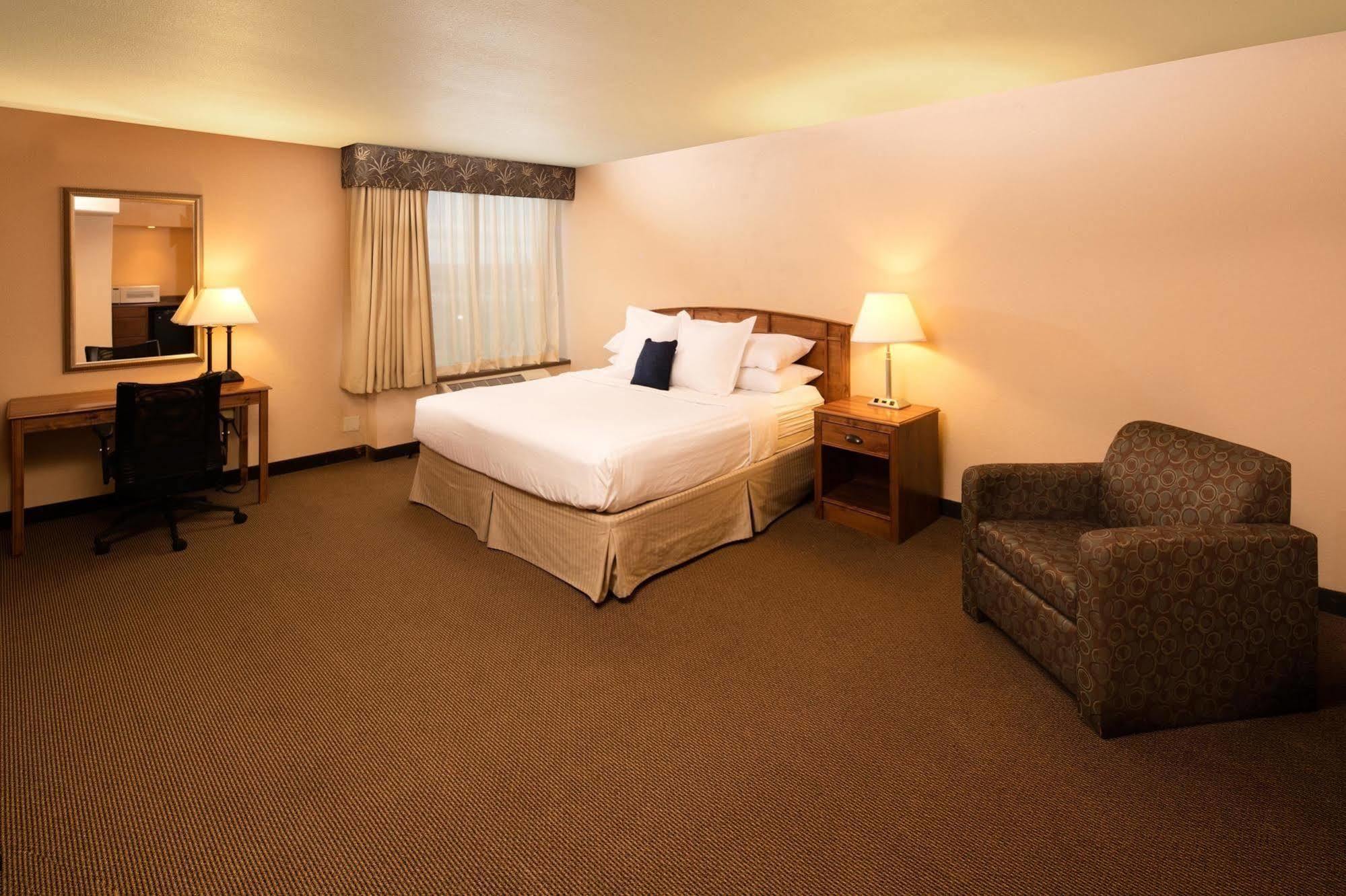 Hotel Ramada Plaza By Wyndham Omaha Exterior foto