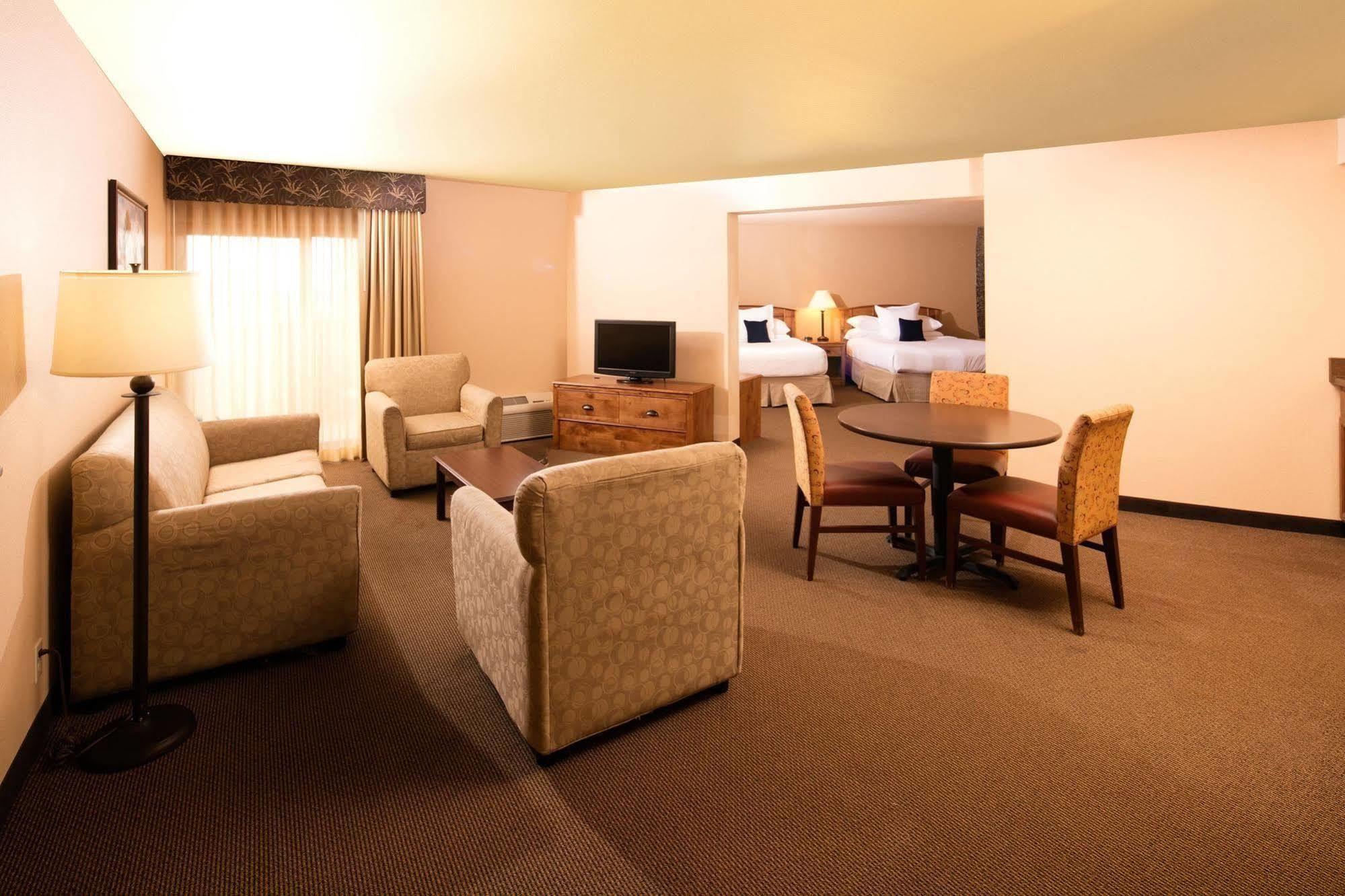 Hotel Ramada Plaza By Wyndham Omaha Exterior foto